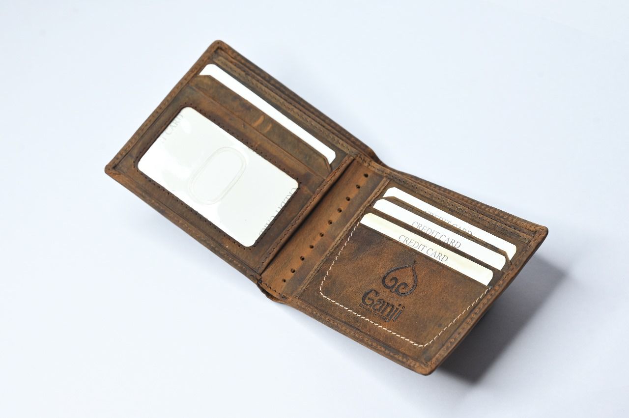 Ganji wallet showing card and cash compartments